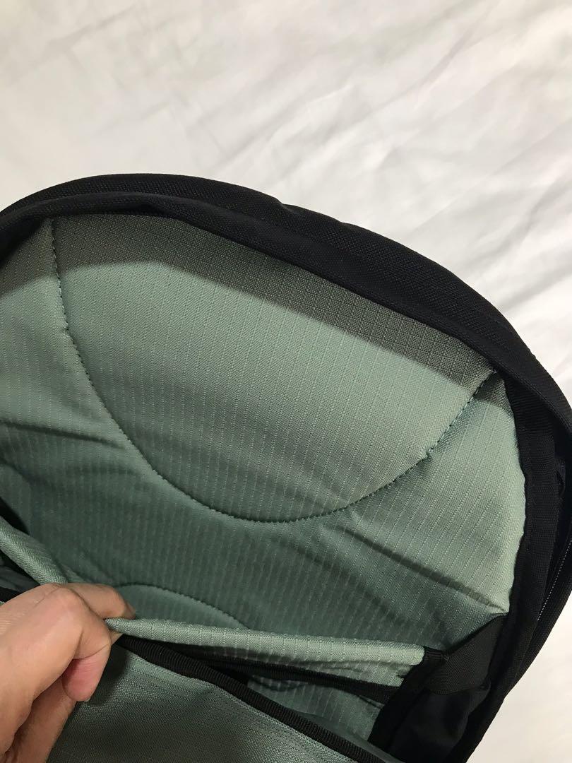 Backpack (Category: Backpacks) located in Singapore. Submitted by alarmingpotato (Listing ID 1154284611, Image 3). Description: .