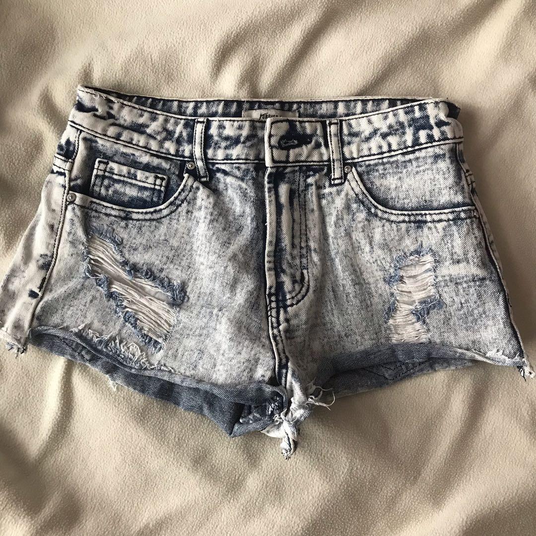 CLEARANCE forever 21 acid wash ripped jean shorts Women s Fashion Bottoms Shorts on Carousell