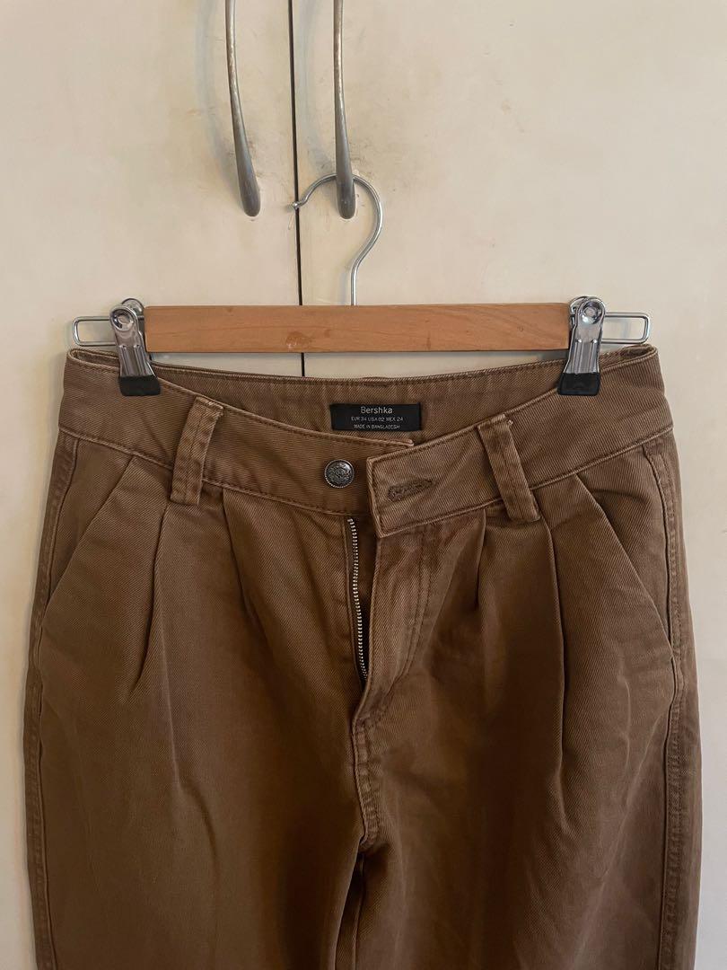 Brown Mom Jeans [BERSHKA] (Category: Jeans) located in Quezon City. Submitted by dunkingoughnuts (Listing ID 1154152868, Image 2). Description: RFS: Does not fit anymore Used: Only Twice Bought: Late 2019 (You may also check Bershka’s catalog on this year for the exact same pants) .