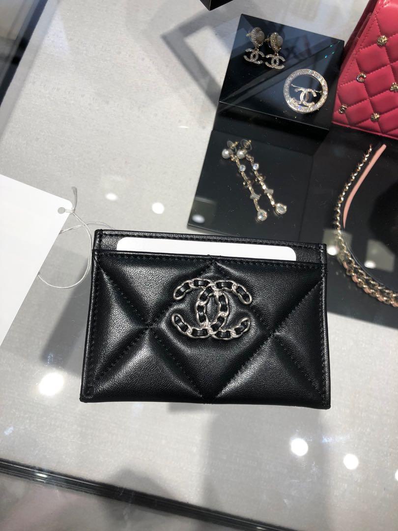 chanel 19 card holder black