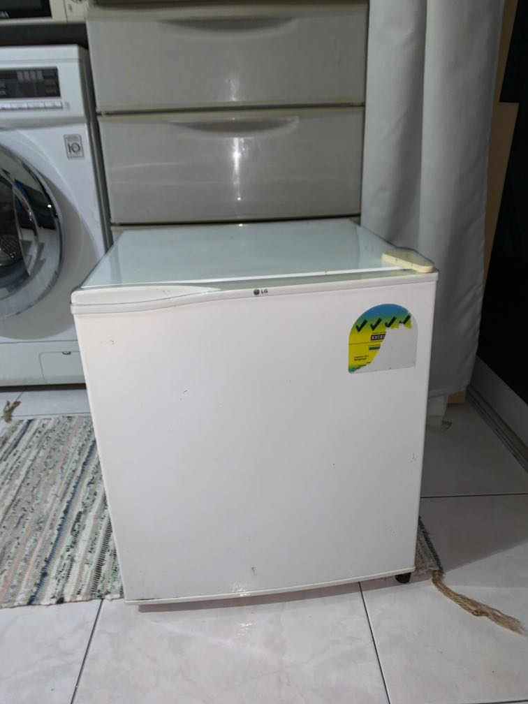 Cheep Fridge Cheep Mini fridge :), TV & Home Appliances, Kitchen Appliances ...