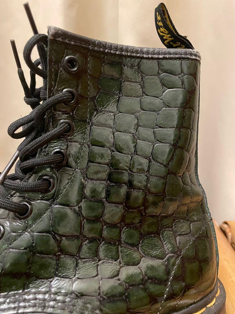 Crocodile print 2025 doc martens