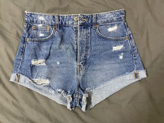 (Category: ) located in . Submitted by princessswannn (Listing ID 1154359588, Image 1). Description: .