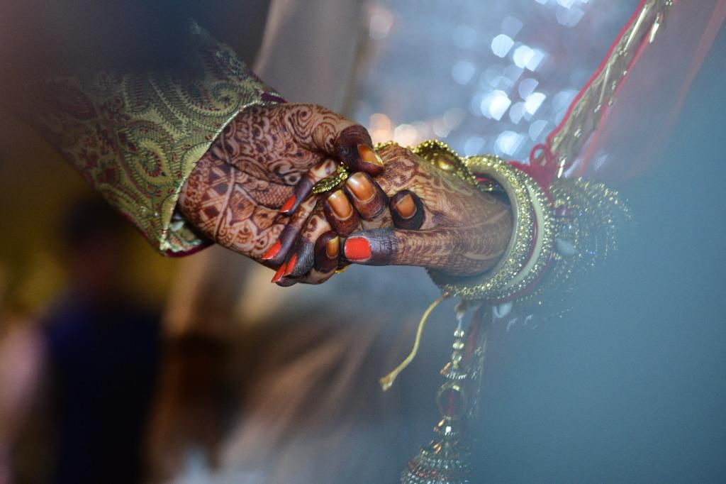 Tiệc cưới Ấn Độ là một sự kiện rực rỡ và lộng lẫy. Hình ảnh của chú rể và cô dâu trong những bộ trang phục truyền thống, những lễ nghi và nghi thức đầy ý nghĩa chắc chắn sẽ đem lại ấn tượng tuyệt vời đến người xem. Hãy xem những hình ảnh đẹp nhất của tiệc cưới Ấn Độ để trải nghiệm cảm giác phấn khích và ấn tượng đó nhé! 