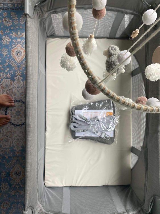 Joie co sleeper / kubbie, Babies & Kids, Baby Nursery & Kids Furniture