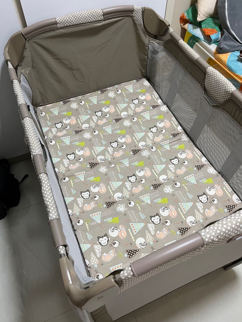 Joie excursion change top & rock travel cot