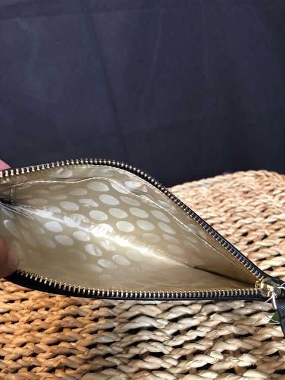 Kate Spade Parrot Wristlet Wallet - RED (Category: Luxury Bags & Wallets) located in Quezon City. Submitted by Home-collection (Listing ID 1154187472, Image 2). Description: .