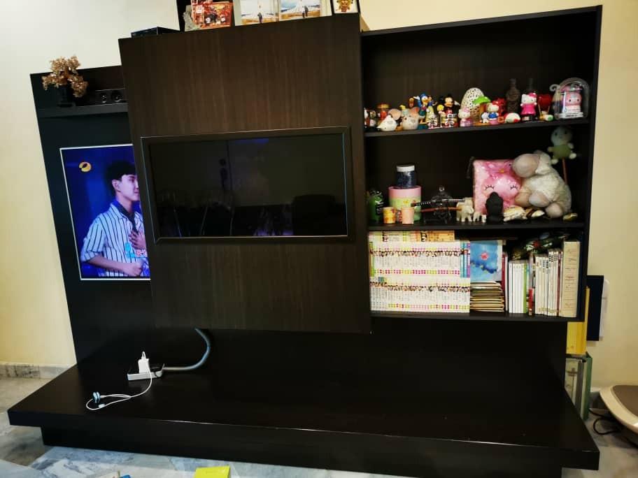 Multi function tv console (Category: TV Consoles) located in Klang. Submitted by estherlee7293 (Listing ID 1154289807, Image 3). Description: Original price RM7800. House renovation..