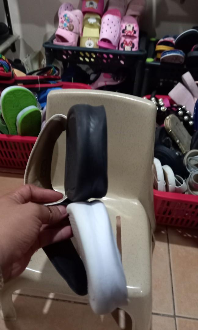 mismatch nike slides