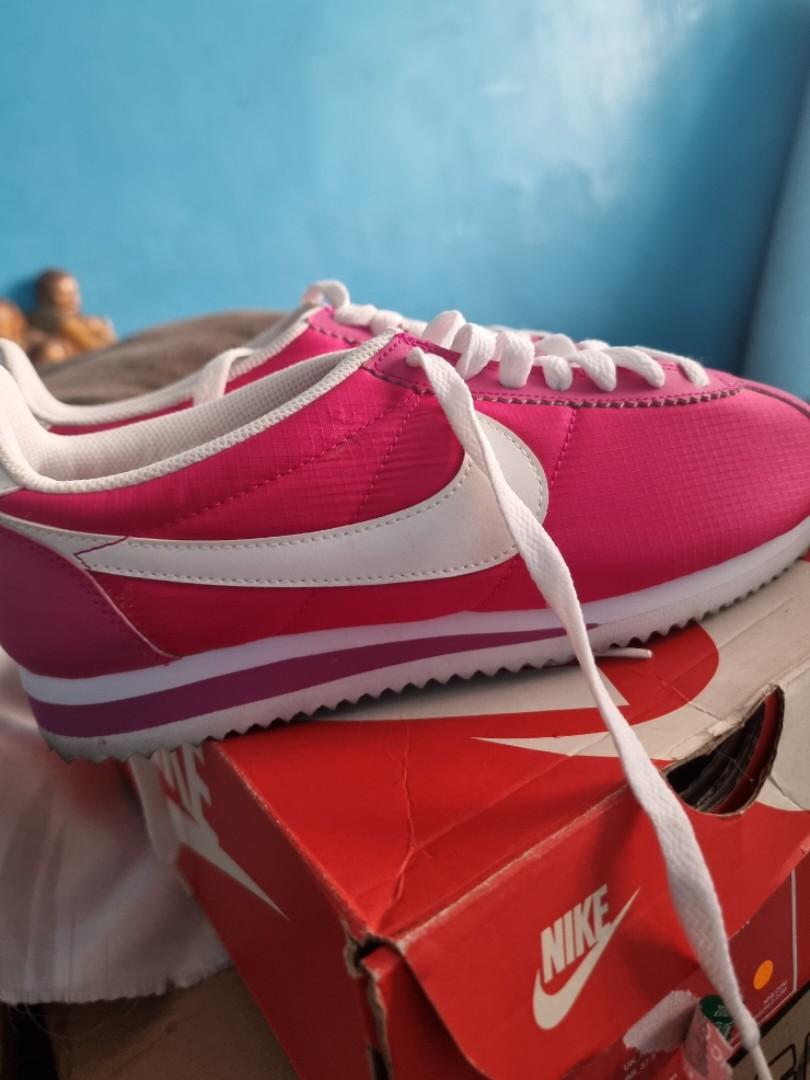 Hot pink cheap nike cortez
