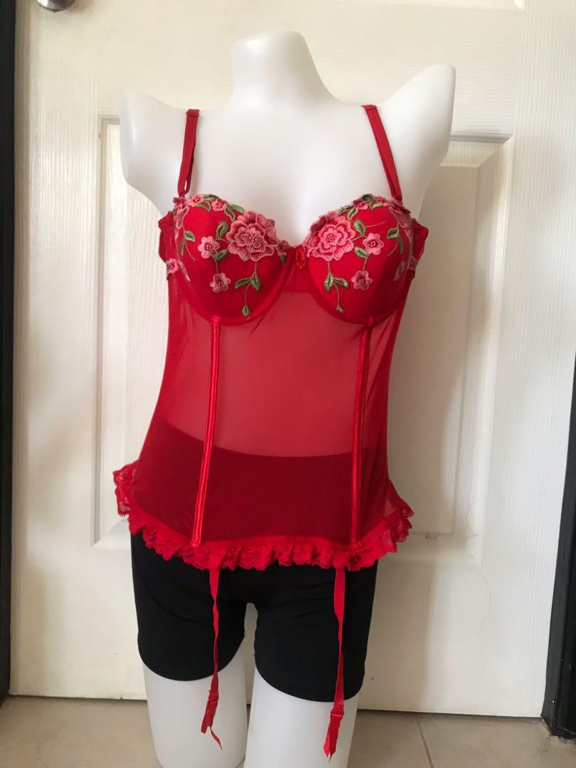 RED CORSET BUSTIER L TO 2XL (Category: Undergarments & Loungewear) located in Capas. Submitted by stuffandgo (Listing ID 1154164240, Image 1). Description: Brand new condition 👌👌👌 Excellent quality fabric 🤩🤩🤩 Fits L to 2XL.