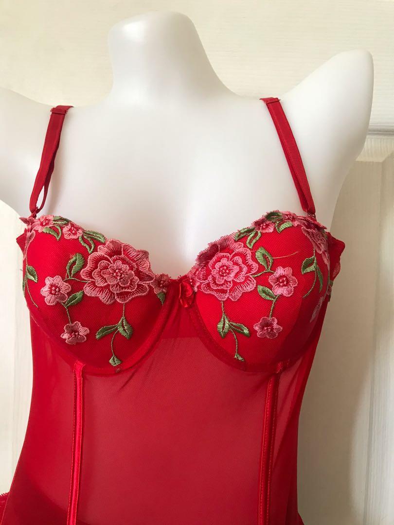 RED CORSET BUSTIER L TO 2XL (Category: Undergarments & Loungewear) located in Capas. Submitted by stuffandgo (Listing ID 1154164240, Image 2). Description: Brand new condition 👌👌👌 Excellent quality fabric 🤩🤩🤩 Fits L to 2XL.