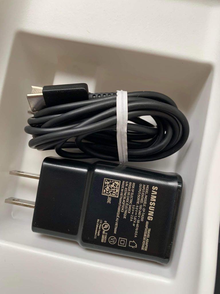 Samsung Wireless fast Charger Duo 2020-Black (Category: Chargers & Cables) located in Bato. Submitted by marielglr (Listing ID 1154355299, Image 2). Description: Genuine and in Pristine cond. rest assured po orig po ito. Works on newer model with apple AirPods too. Your device gets back to 100% quickly by harnessing up to 9W of Fast Charging support. The pad is also compatible with PD and Adaptive Fast Charging travel adapters so you don’t need t