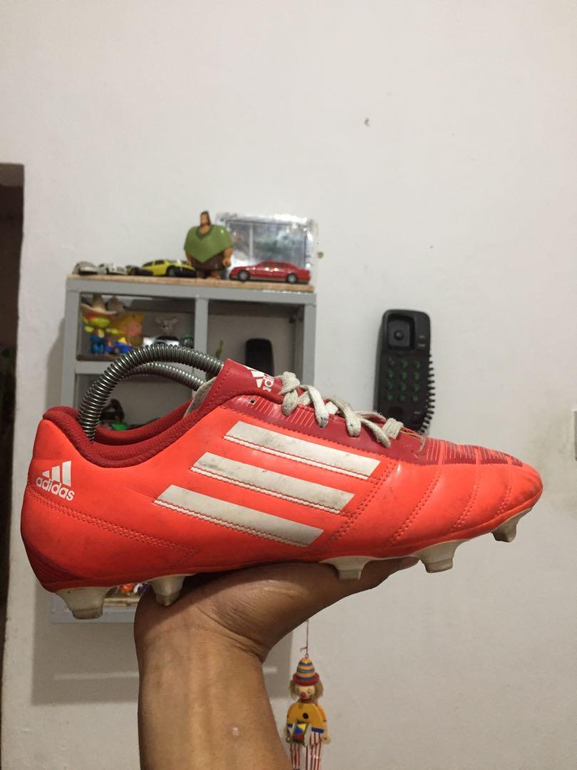 Foto sepatu bola adidas ori on sale