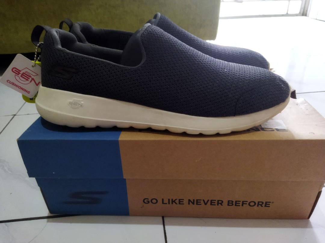Skechers Go Walk Max, Fesyen Pria 