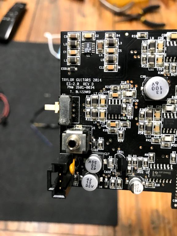 Taylor ES2 Expression System Guitar Preamp Pickup, Hobbies & Toys