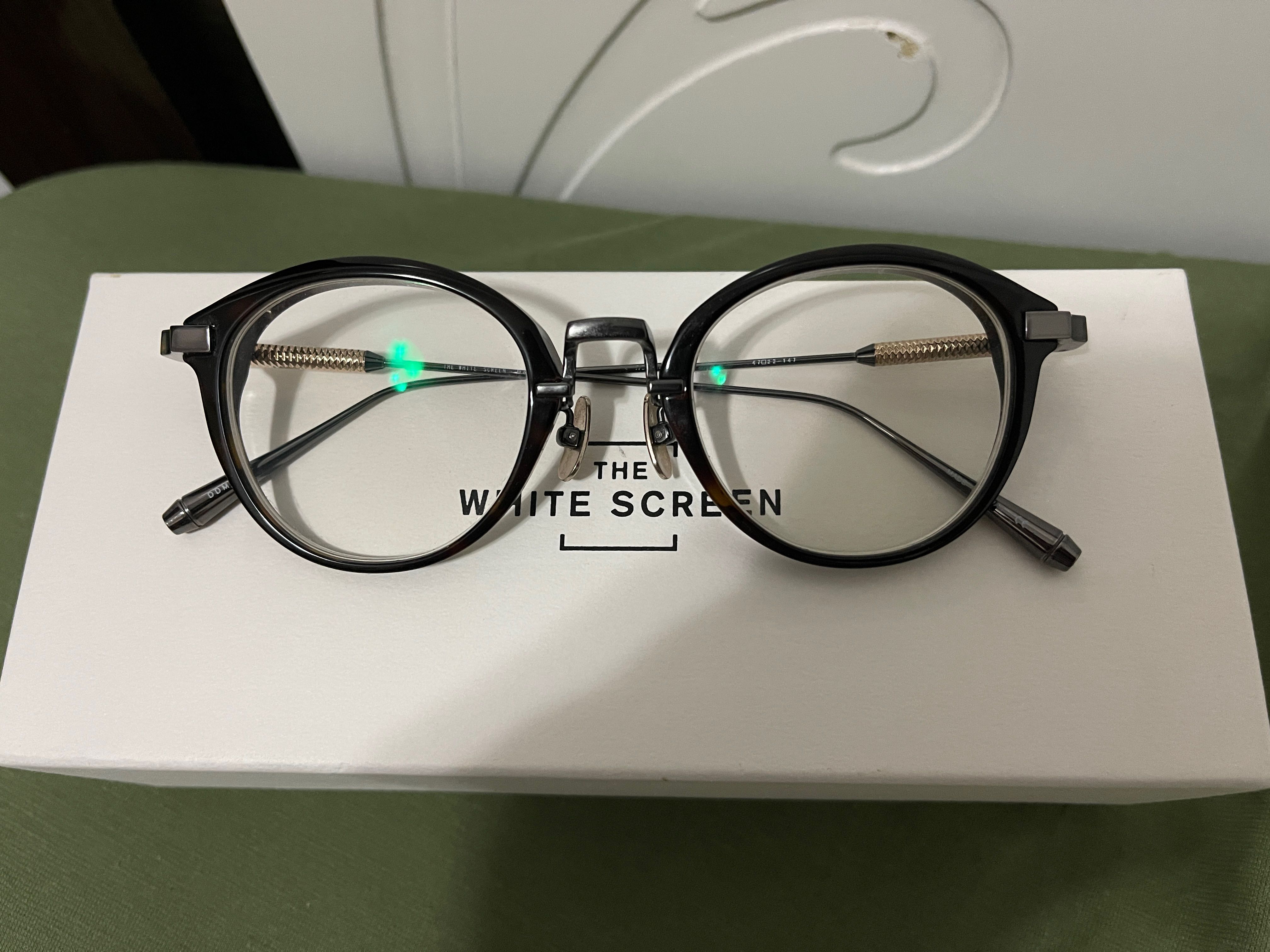 The white screen 眼鏡, 名牌, 飾物及配件- Carousell