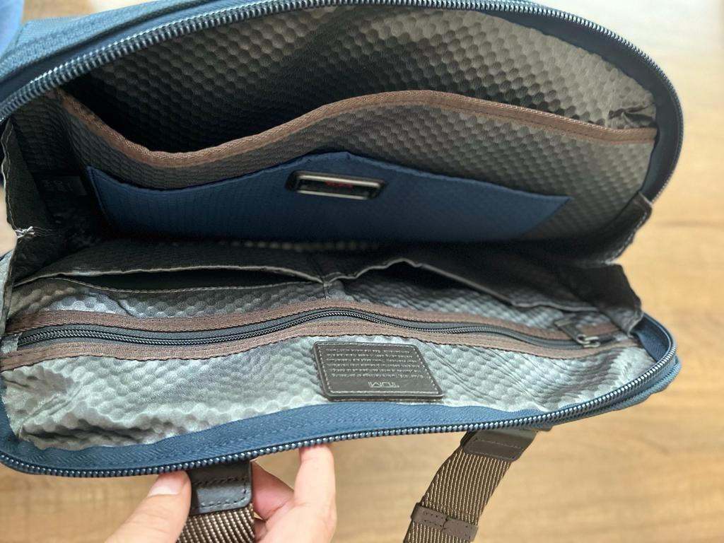 Tumi earle deals compact brief
