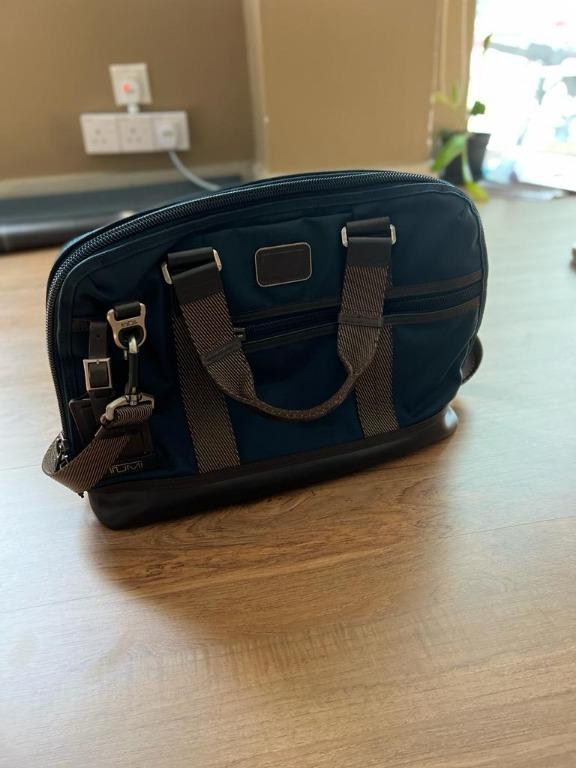 Tumi earle deals compact brief