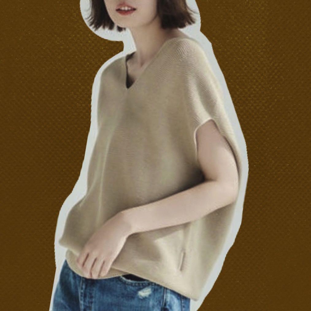 Uniqlo cocoon sweater top