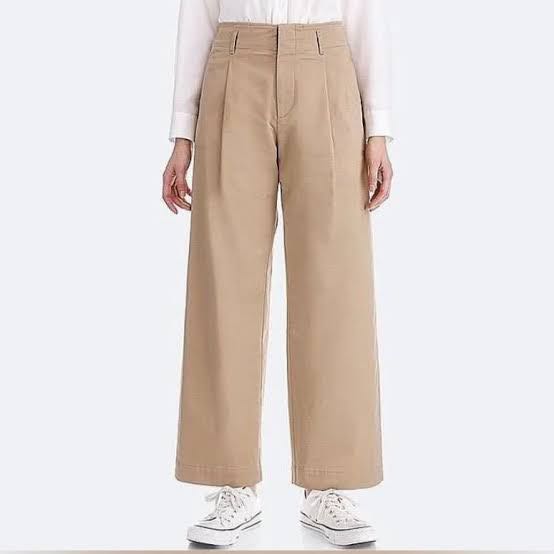 Uniqlo khaki pants, Women's Fashion, Bottoms, Other Bottoms on Carousell