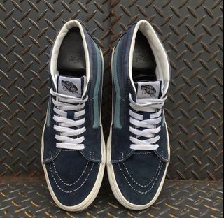 (Category: ) located in . Submitted by wanttoclearwardrobe (Listing ID 1154348124, Image 1). Description: .