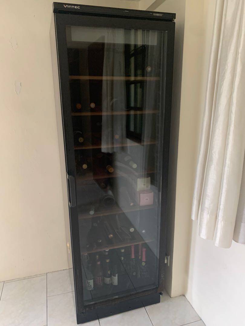 Vintec wine fridge 6 shelves, TV & Home Appliances, Kitchen