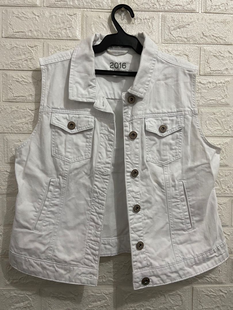 White denim vest, Women's Fashion, Coats, Jackets and Outerwear on