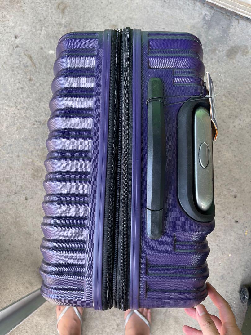 WORLD TRAVELLER LUGGAGE MEDIUM, Hobbies & Toys, Travel, Luggage on