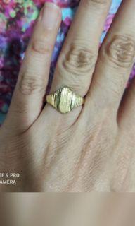 18 karat yellow gold signet ring 2.1 gram