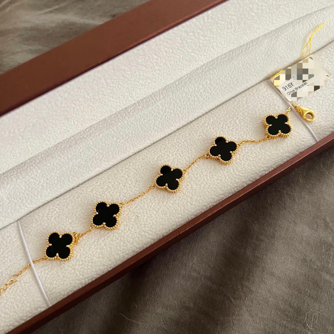 916 Gold Onyx Bracelet