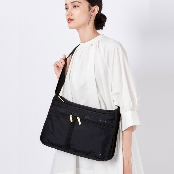 日本LeSportsac X Chacott 黑色尼龍布DELUXE EVERYDAY 斜咩袋