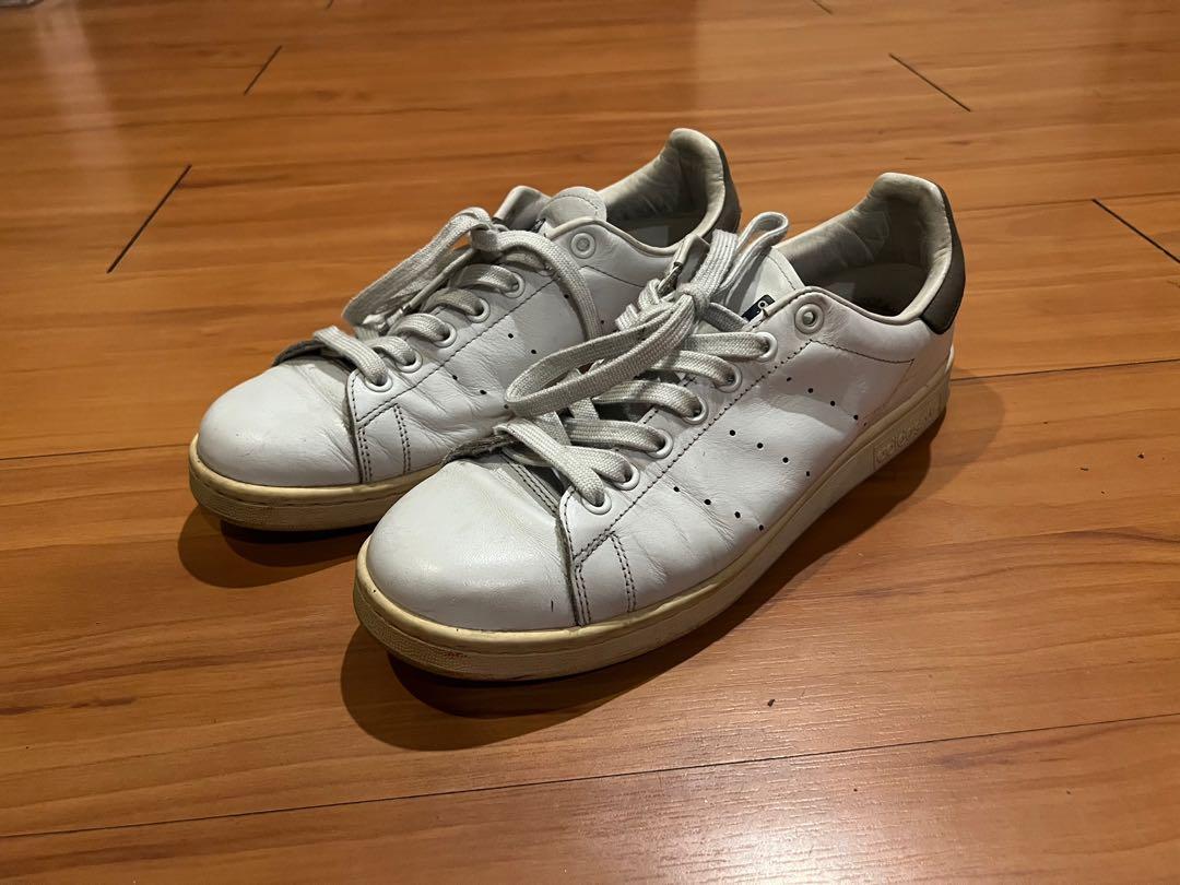 Adidas Stan Smith Navy Blue (Category: Sneakers) located in Angeles City. Submitted by fph321 (Listing ID 1154514728, Image 2). Description: Adidas Stan Smith Navy Blue Size: 9.5M Condition 8.5/10 Issue: Dirt and red ink on outsole (see photo) Location: Pampanga Can do shipping.