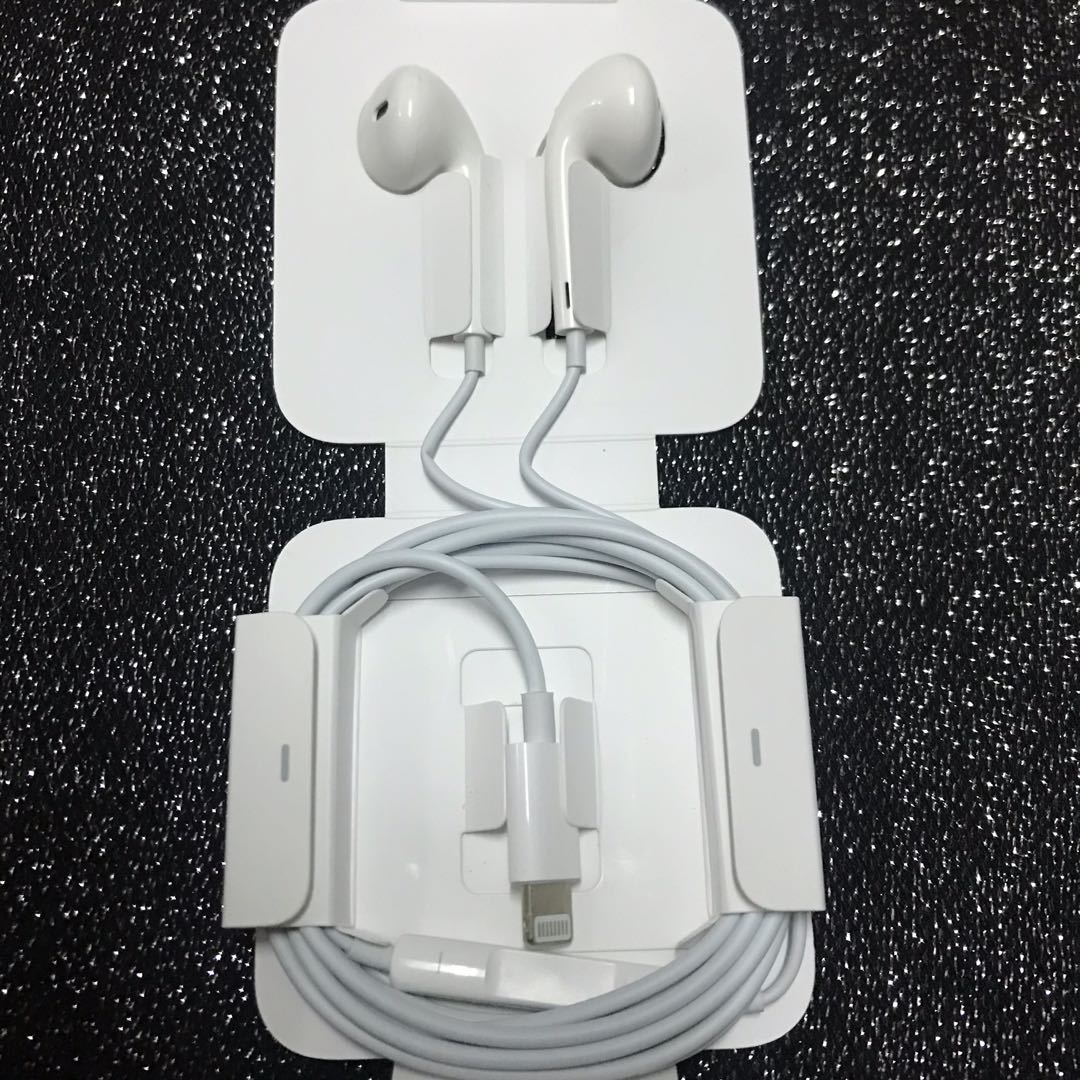 Apple iPhone iPad Lightning Earpods Headset, Mobile Phones & Gadgets