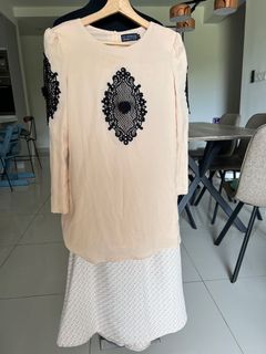 (Category: ) located in . Submitted by closet.atelier (Listing ID 1154402198, Image 1). Description: .