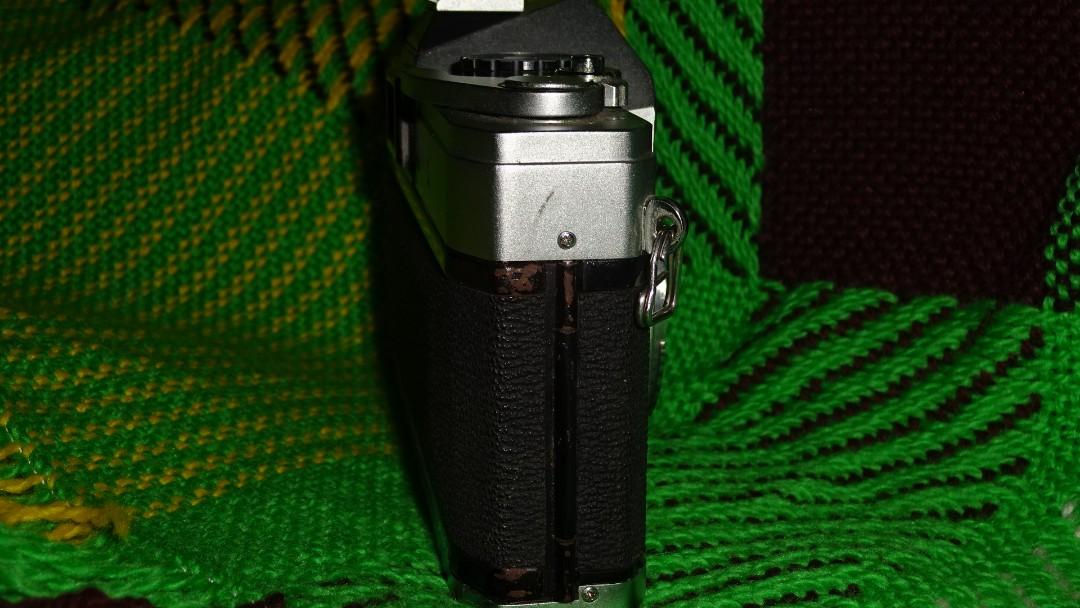 Canon FTQL film SLR camera (Category: Cameras) located in Paranaque City. Submitted by kutoi.ancheta (Listing ID 1154526990, Image 2). Description: Canon FTQL film SLR camera Japan Canon FD mount https://en.wikipedia.org/wiki/Canon_FT_QL ₱3000 negotiable condition: working condition! Meter seems to be working! ☝️just remember to check the light seals before loading a film! ✔️meter functioning ✔️film advance lever ✔️shutter release ✔️selector dial