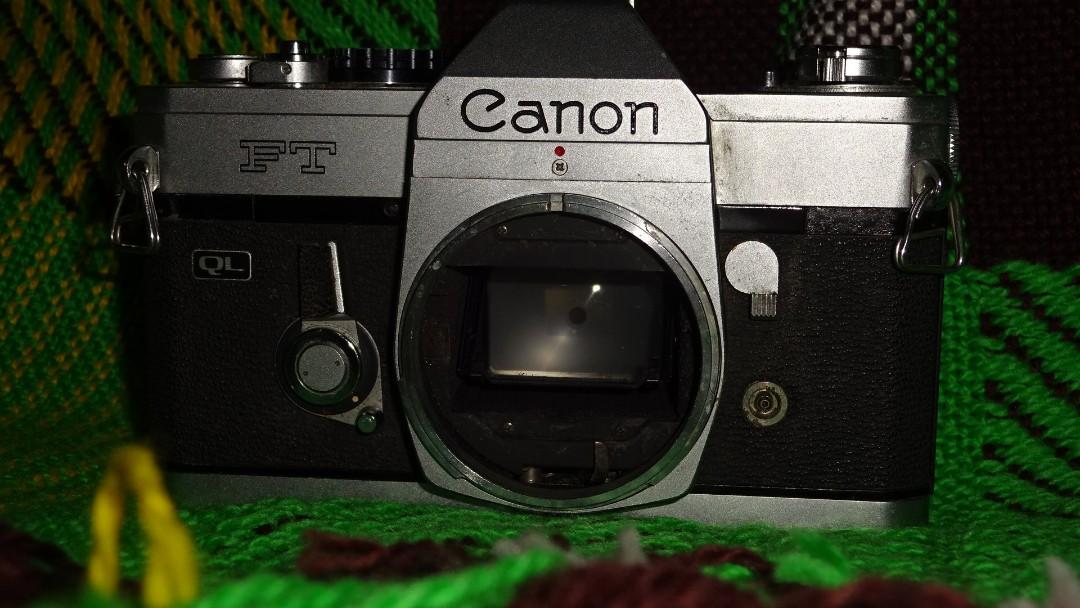 Canon FTQL film SLR camera (Category: Cameras) located in Paranaque City. Submitted by kutoi.ancheta (Listing ID 1154526990, Image 1). Description: Canon FTQL film SLR camera Japan Canon FD mount https://en.wikipedia.org/wiki/Canon_FT_QL ₱3000 negotiable condition: working condition! Meter seems to be working! ☝️just remember to check the light seals before loading a film! ✔️meter functioning ✔️film advance lever ✔️shutter release ✔️selector dial