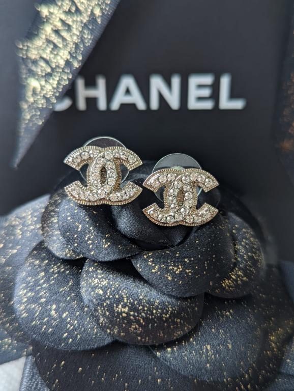 Chanel CC Classic SHW Earrings, Women's Fashion, Jewelry