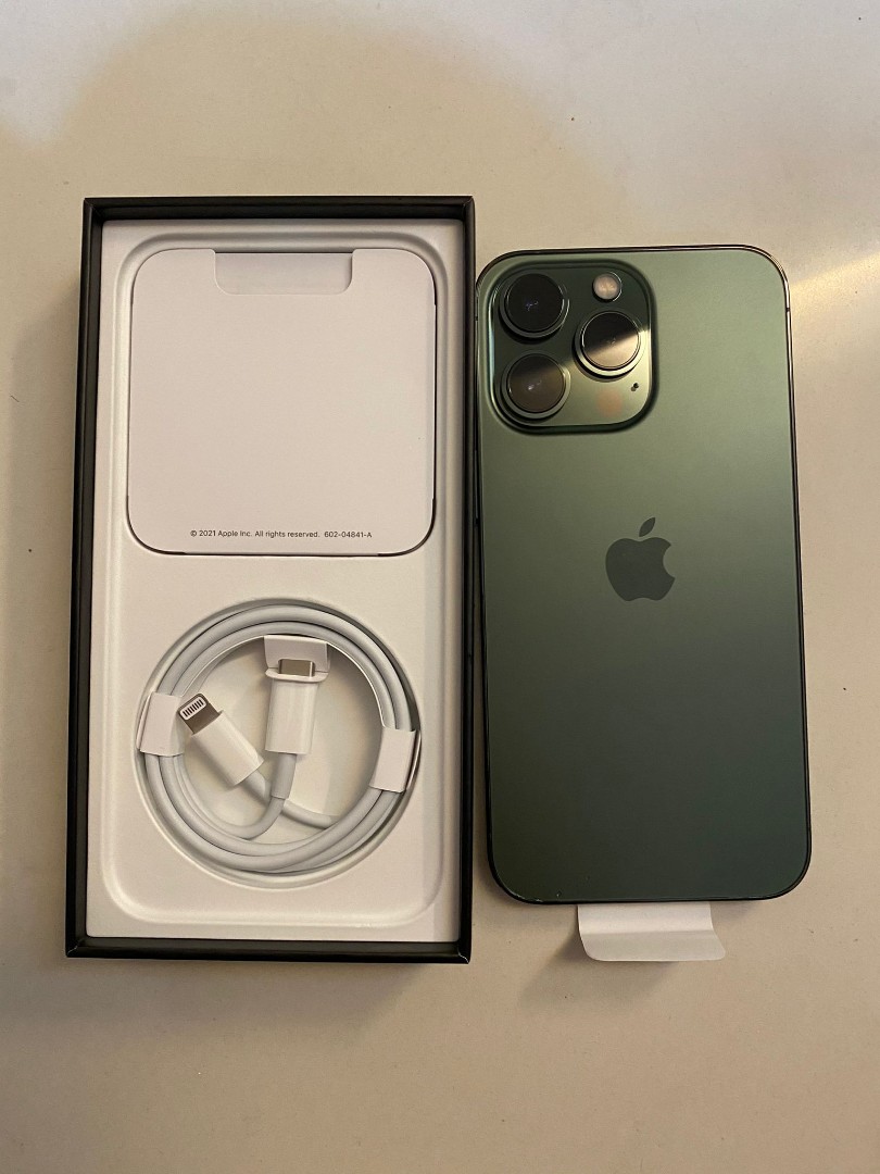 iPhone 13 Unboxing: Green! 