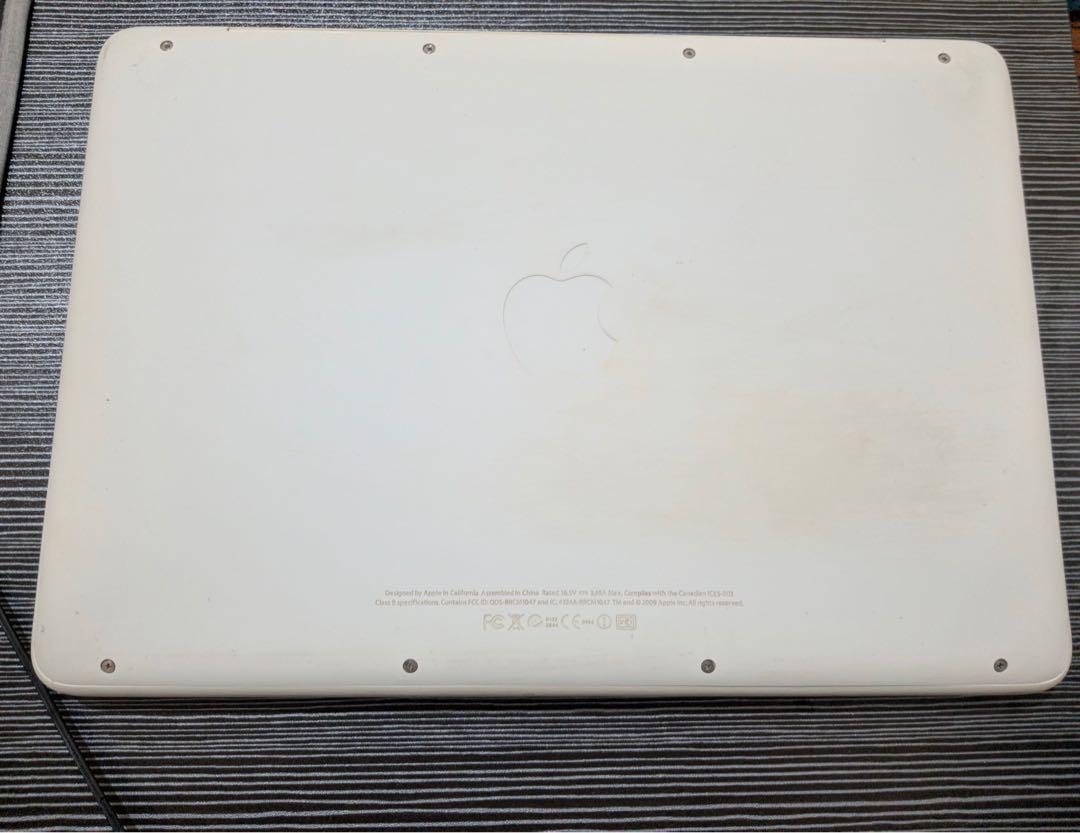 Macbook Late 2009 Unibody High Sierra (Category: Laptops & Notebooks) located in Cavite. Submitted by jmy826 (Listing ID 1154375108, Image 2). Description: Macbook Late 2009 mdl Unibody White 4gb RAM 640gb HDD Running on High Sierra Issue: keyboard need palitan *Imus location.