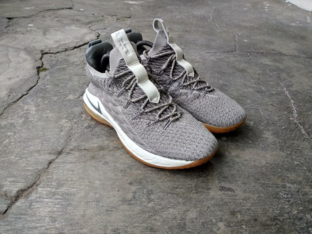 Nike Lebron 15 low light Bone Fesyen Pria Sepatu Sneakers di Carousell