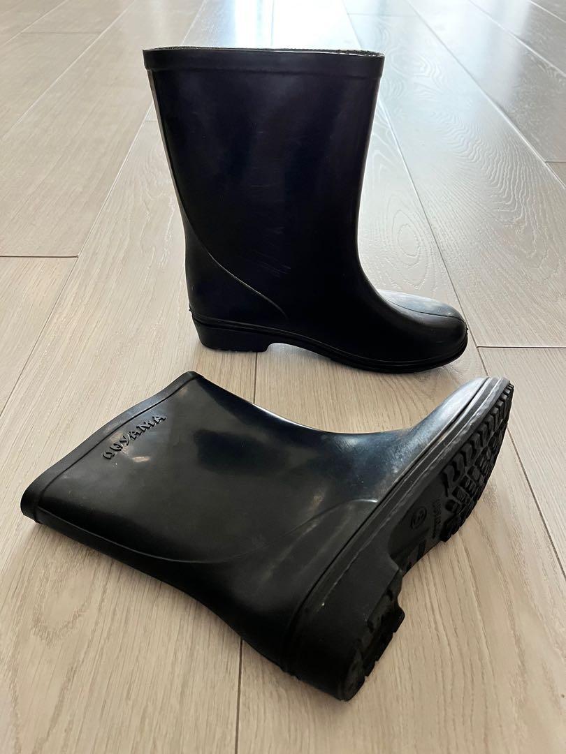 black rain boots with bow