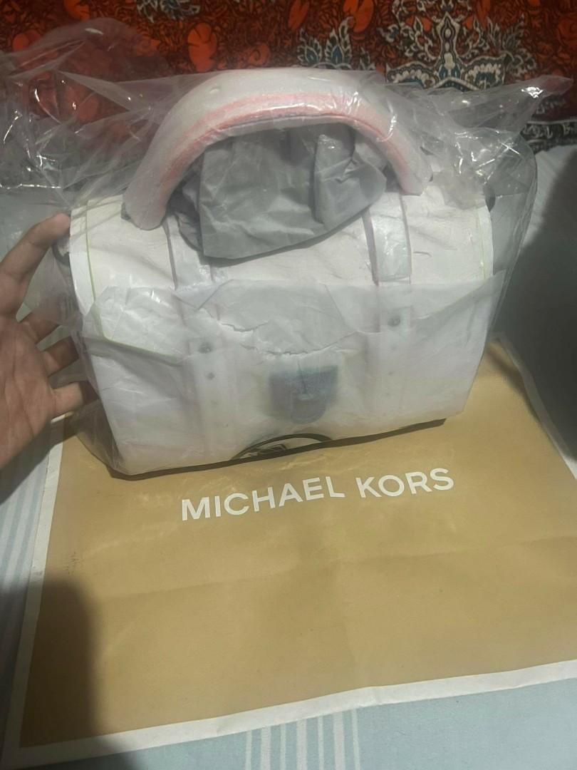 ORIGINAL MK NEON WHITE MANHATTAN (Category: Luxury Bags & Wallets) located in Caloocan City. Submitted by lux_sellier (Listing ID 1154556177, Image 2). Description: 37,000 Originally Sold the black one for 15k Used thrice Mk White neon manhattan bag brand new with reciept and tag and care card From Canada also available in black color (sold) just pm if there's any other question regarding the bags, feel free to dm <3.