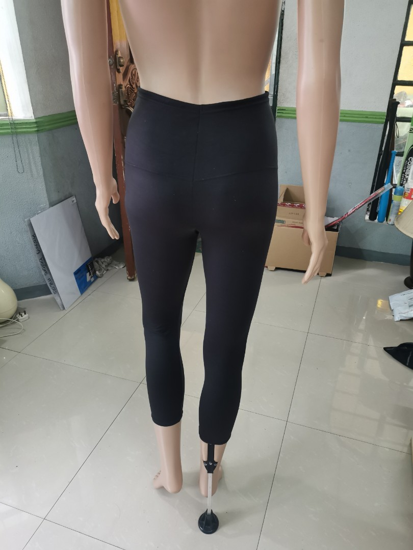 Preloved flexees capri, Women's Fashion, Activewear on Carousell