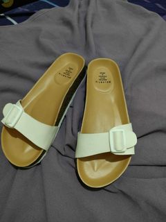 (Kategori: ) berada di . Dikirim oleh preloved_akuya (ID iklan 1154372775, Gambar 1). Deskripsi: .