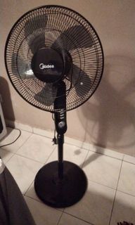 (Category: ) located in . Submitted by ainaforever91 (Listing ID 1154497893, Image 1). Description: .