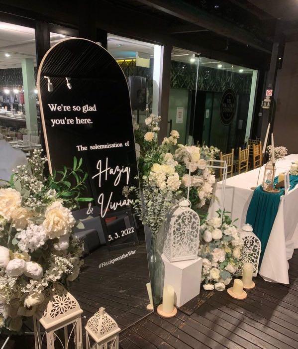 Standing mirror wedding signage, Hobbies & Toys, Stationery & Craft