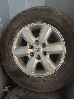Toyota Fortuner V 3.0 2009 Original Mags and Tires