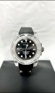 (Category: ) located in . Submitted by OmnificTimepiece (Listing ID 1153516043, Image 1). Description: .