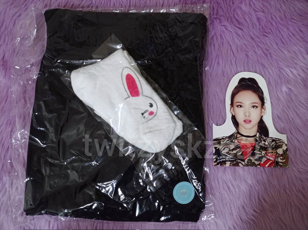 Twice nayeon pajama pants set + tsb signed, Hobbies & Toys, Memorabilia & Collectibles, KWave